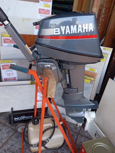 Motor de Popa Yamaha 8HP 2 Tempos - Excelente Estado