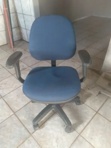 Cadeira giratória tipo digitador 