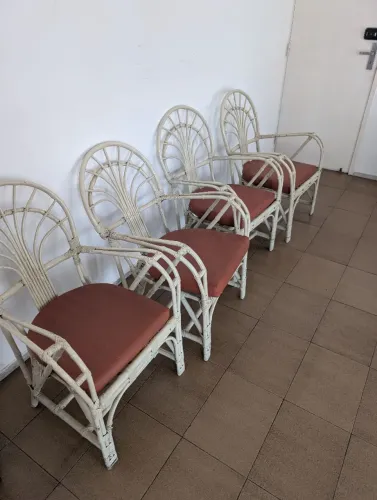 Conjunto de cadeiras e mesa de varanda 