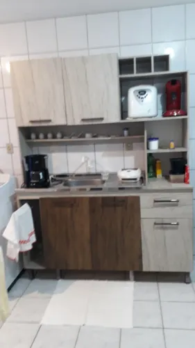 Armário de cozinha com pia de inox