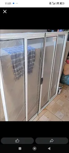 Vende-se janela de cozinha