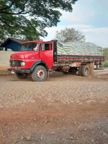Vende-se Caminhão Mercedes 1111 ano 68
