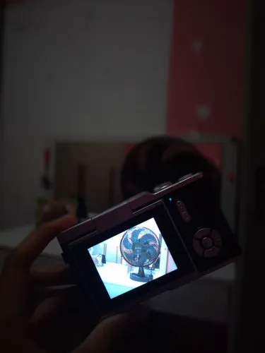 Vendo Câmera fotográfica marca HWN novinha nunca foi usanda Modelo LK-007