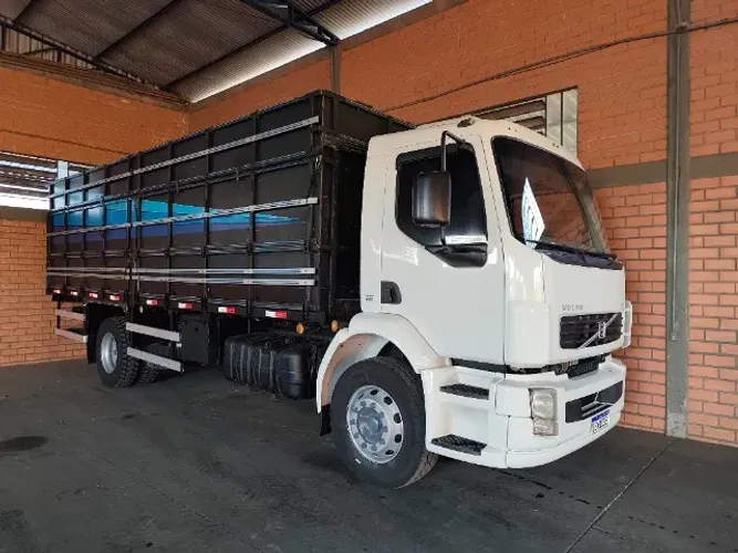 VM Volvo 210 Toco boiadeiro 7.30mts