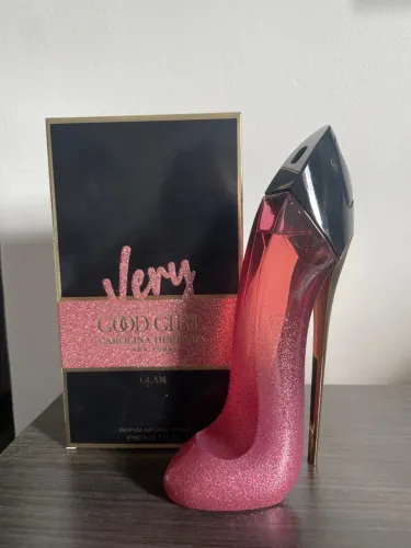 Very Good Girl Glam