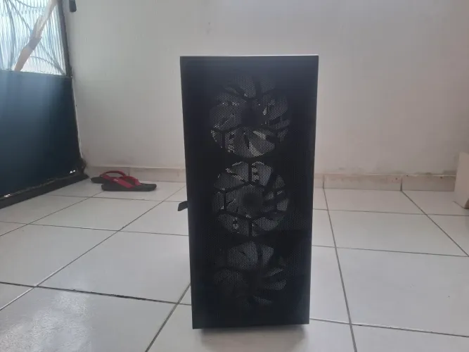 Gabinete gamer com RGB
