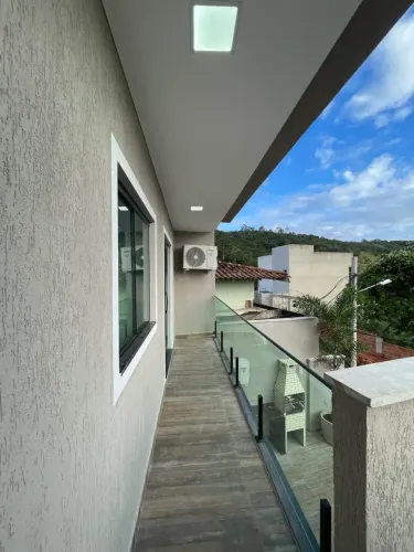 Linda casa Condomínio fechado