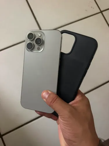 Vendo iPhone 16 Pro Max 256g com carregador, capinha e nota . Valor 4.650$
