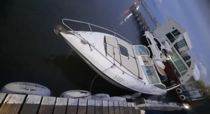 Vendo lancha Magna 27 pés gabinada