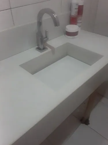 Vende-se duas pias em perfeito estado.