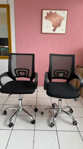 2 Cadeiras Executivas de Escritório Tela Mesh Base Cromada