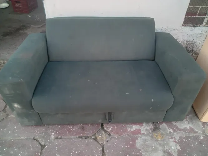 VENDO UM SOFA CAMA BEM CONSERVADO