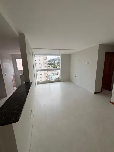 Apartamento em Bento Ferreira, 2 quartos, recém reformado