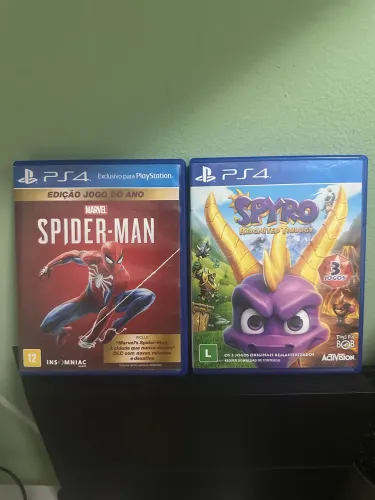 Jogos de PS4 homem aranha e Spyro