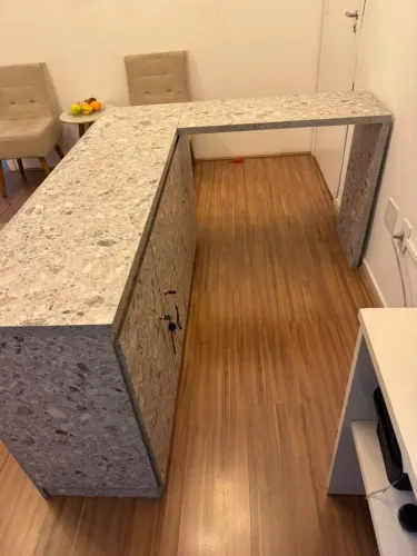 Balcão recepção 100% MDf com 4 portas e chave sem nenhum defeito ou arranhão