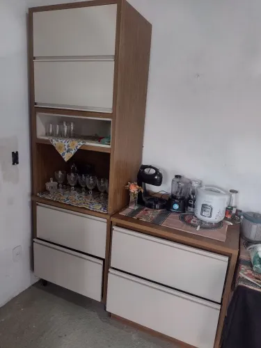 Armário de cozinha+ vídro pra mesa, só não tenho o suporte