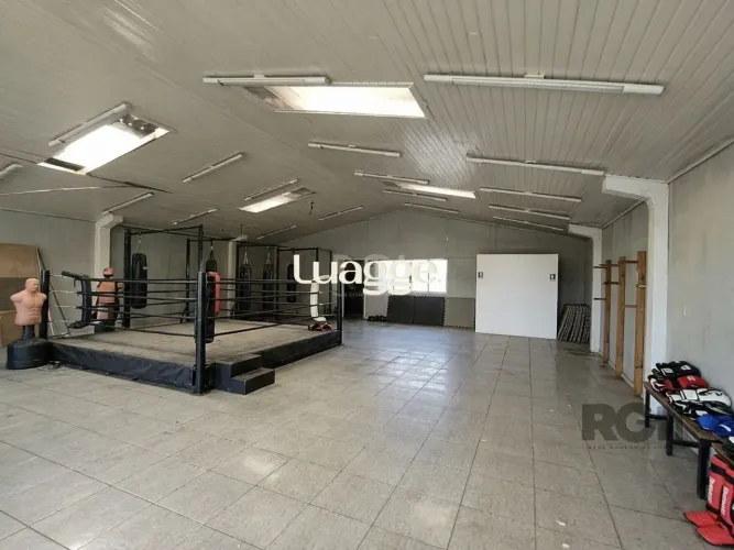 Ampla sobreloja comercial para locação, com aproximadamente 200m² de área privativa