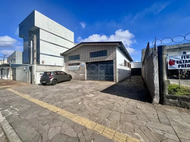 Ponto comercial com 4 vagas, pátio privativo e churrasqueira no bairro Igara.