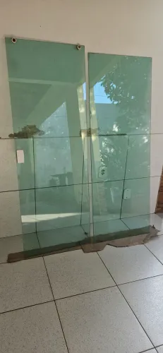 vendo janela de vidro