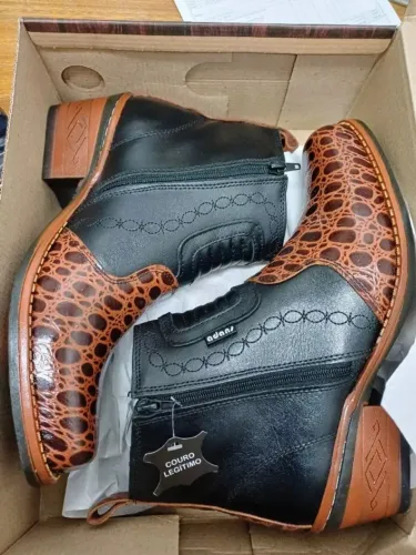 Bota Country Cavalgada Adans em Couro, Nova na Caixa