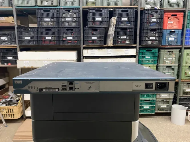Roteador corporativo Cisco 2811
