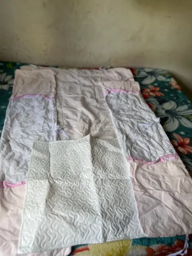 Kit de berço rosa e branco