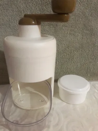 trituradora de gelo para fazer raspadinhas e coquetéis. Metade do preço usado 2 vezes