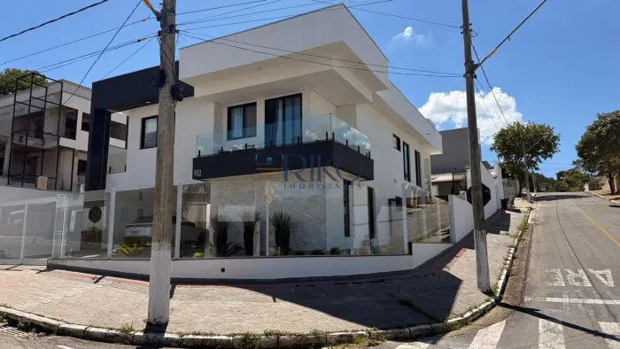 Casa à Venda no Condomínio Ouro Verde em Betim por R$3.100.000,00