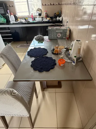 Conjunto mesas e cadeiras