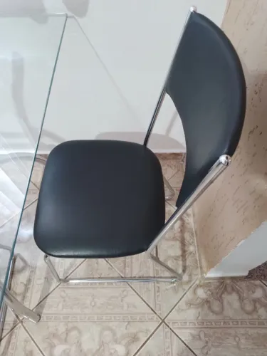 Mesa de Vidro com Base de Alumínio + 4 Cadeiras - Semi-Nova
