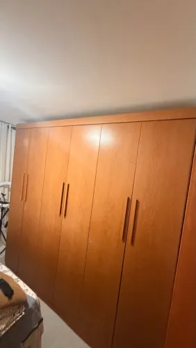 Vendo guarda roupa 6 portas semi novo pouco usado ! Único dono