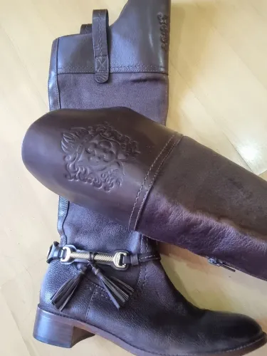 BOTA FEMININA CAPODARTE EM COURO LEGÍTIMO