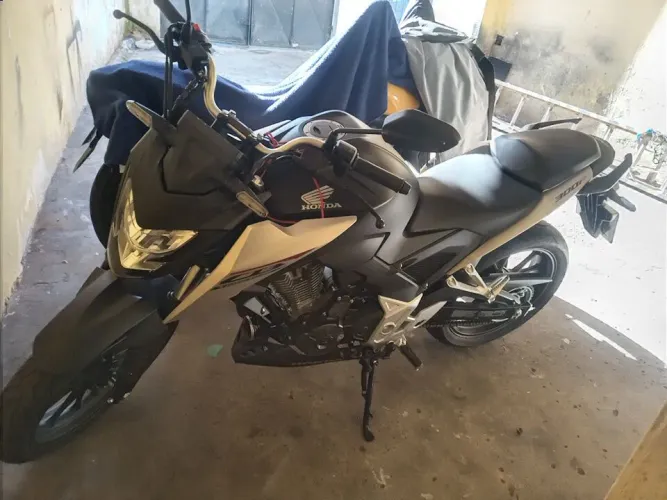 Vendo honda cb 300f flex ano 25/26 com 110 kilometro rodada