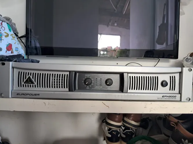 Amplificador de potência Behringer Europower EPX3000 (Leia o Anúncio)