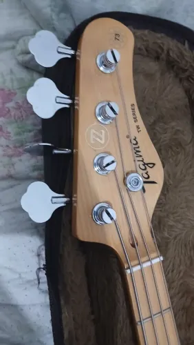 Baixo Tagima tw Séries 4 cordas