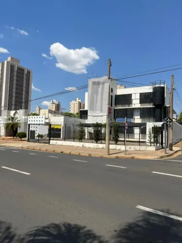 Prédio para Locação com 800m² de construção na Avenida Bady Bassitt