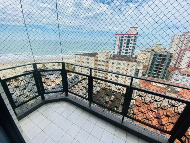 Apto de 3 Dorms, 110 m² de área útil VISTA MAR. Bairro: Vila Tupi.