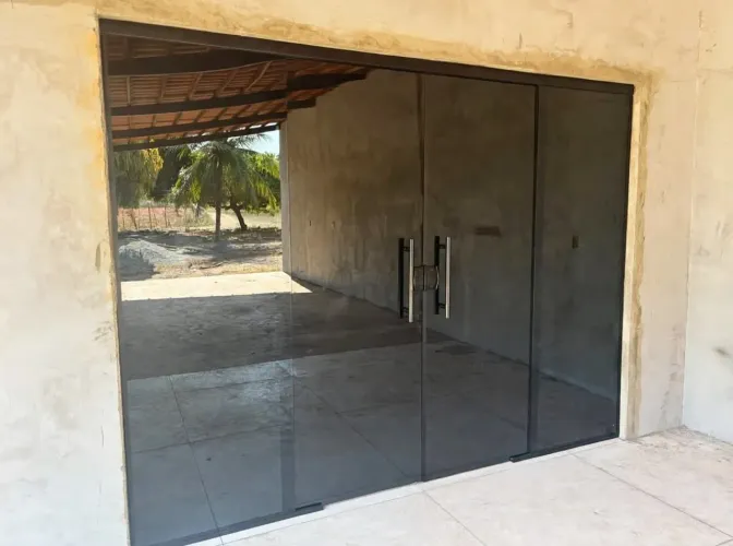 Box de vidro, janelas, portas e o espelhos. Manutenção e instalação