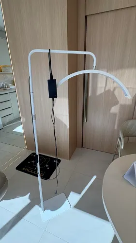Luminária meia lua branca estética