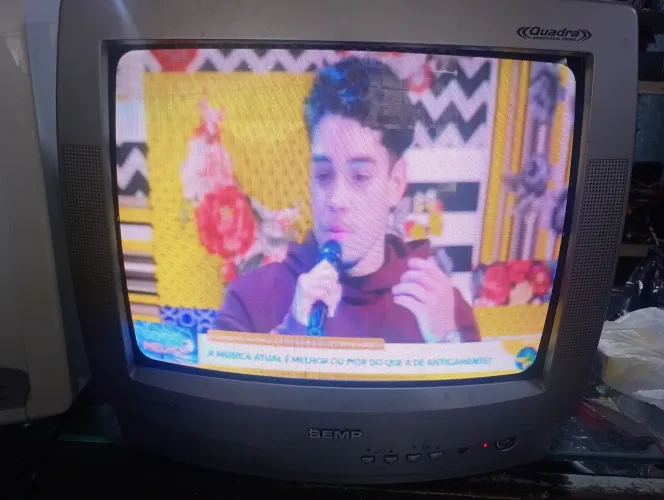 TV de tubo Semp 14 polegadas com conversor