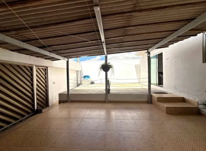 Casa a venda no Bugio (Parcelamos)