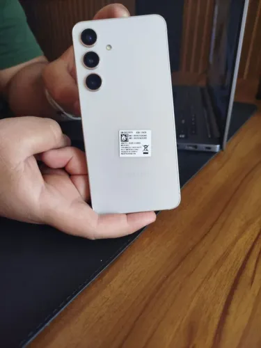 S24 Semi Novo (Sem marcas de Uso / Produto na caixa)
