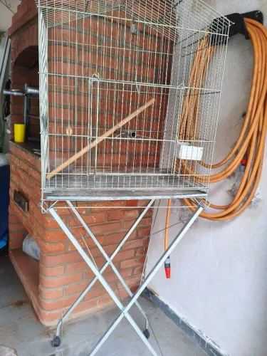 Gaiola viveiro para calopsita com rodinhas