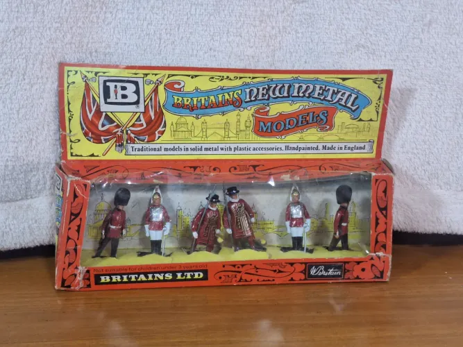 Bonecos britânicos de ferro antigos