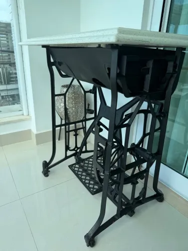Mesa SINGER de costura retrô antiga com bancada de mármore