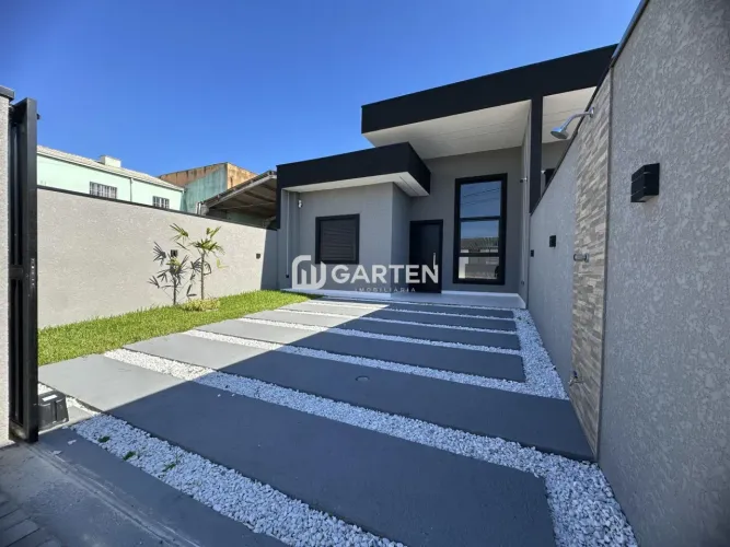 Casa com piscina próxima da praia à venda em Matinhos-PR
