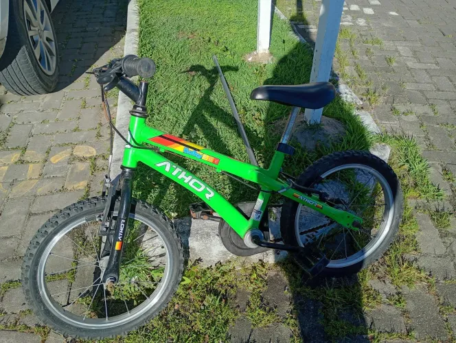 Bicicleta Athor aro 16 verde. 