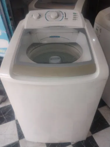 Máquina de lavar roupa Eletrolux 10 kg com garantia de três meses 