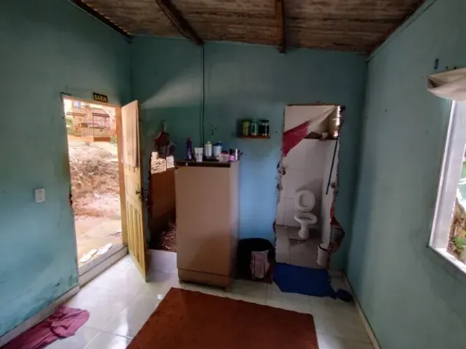 CASA em Cariacica Sede com QUARTO, SALA e BANHEIRO, com Quintal próx. a tudo