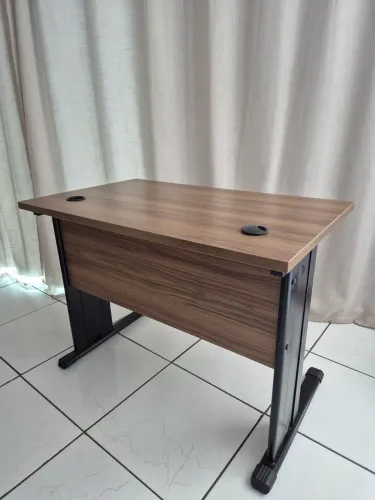 Mesa de escritório de madeira